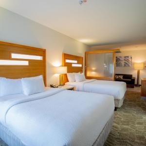 Queen Suite with Two Queen Beds and Bathtub - Mobility Access