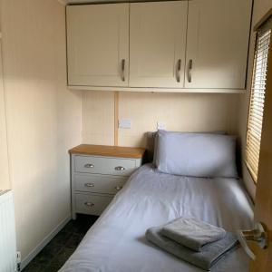 Lochside 3 Bedroom Chalet - Pet friendly