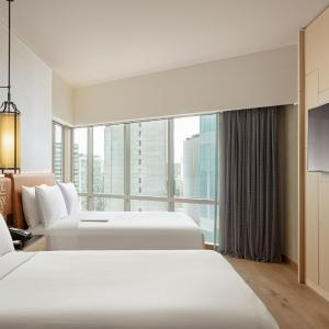 Urban Queen Room