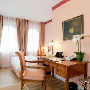Standard  Room with Queen size bed