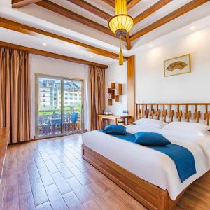 Deluxe Double Room with Balcony