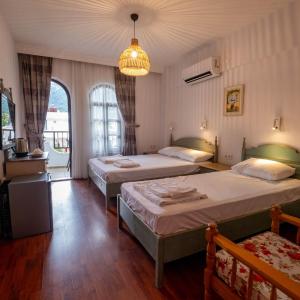 Triple Room with Side Sea View