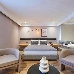 Deluxe Suite with Spa Bath