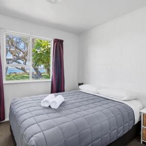 Deluxe One-Bedroom Apartment with Ocean View