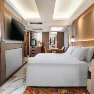 Queen Room with Balcony