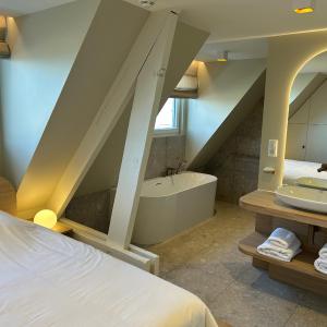 Deluxe Suite with Sea View