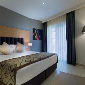 1 Double 1 Twin Beds Superior Room
