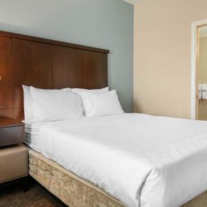 Studio Suite with King Bed - Non-Smoking