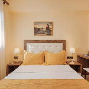 One-Bedroom Suite with Patio and Sea View