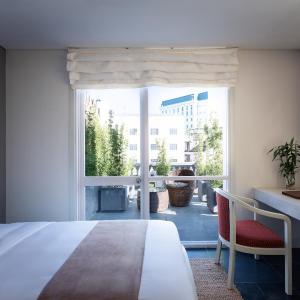 Alba Junior Suite with City View