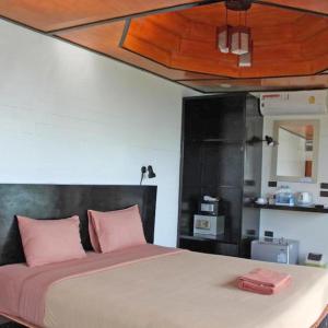 Sweet Seafront Deluxe Bungalow