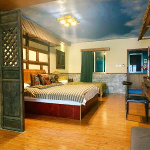 Deluxe Family Room