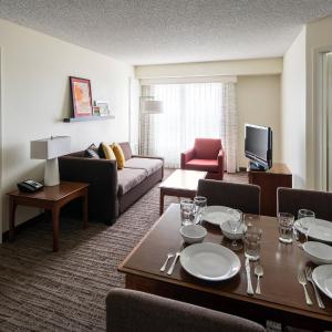 Two-Bedroom Queen Suite