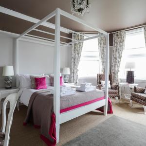 Deluxe City Four Poster Room