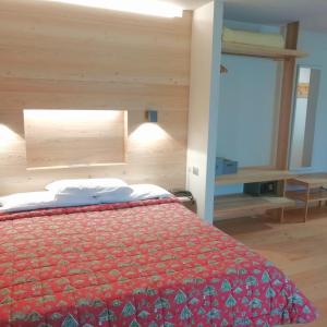 Quadruple Room with Private Bathroom