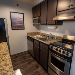 Newly Renovated Studio Queen Room with Sofa Bed - Hearing Accessible