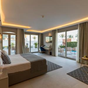 Diamond Pool Suite- Posh Club