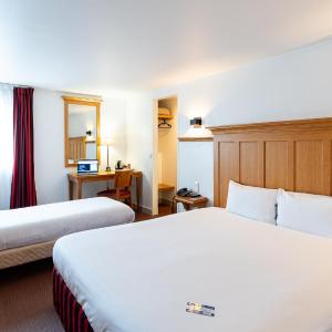 1 Double Bed 1 Single Bed