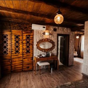 Deluxe Double Room (2 Adults + 1 Child)