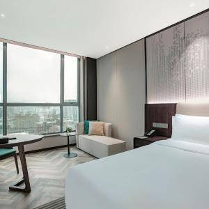 Premium King Room with City View