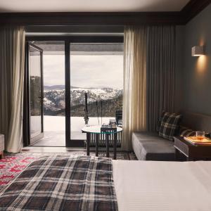 Suite with Mountain View