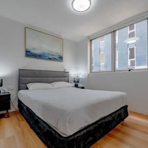 Deluxe One-Bedroom Apartment