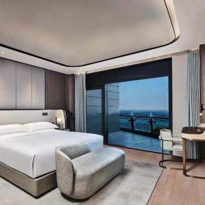 Premium King Room with Lake View