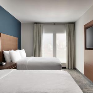 One-Bedroom Queen Suite with Sofa Bed 
