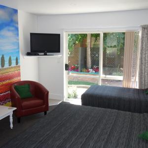 Deluxe Studio