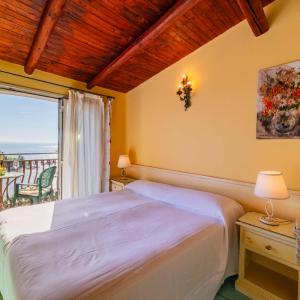 Queen Room with Sea View