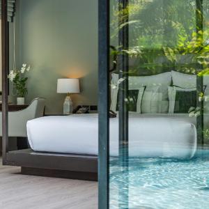Club Pool Villa