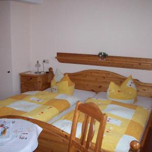 Deluxe Room (2 Adults + 1 Child)