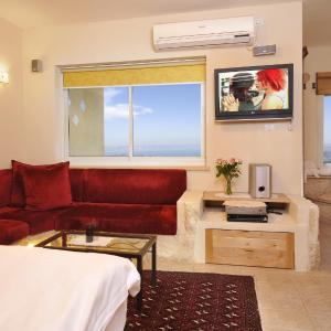 Suite with Mountain View