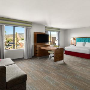 King Suite with View - Non-Smoking