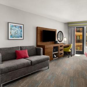 Queen Room with Two Queen Beds and Sofa Bed - Balcony