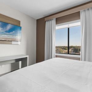 King Suite with Sofa bed - Disability Access/Non Smoking