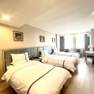  Business Triple room
