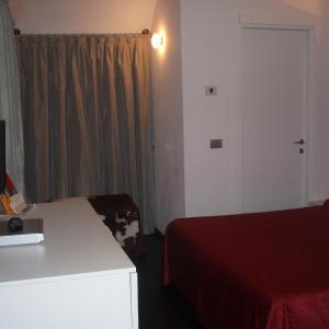 One-Bedroom Apartment - Annex