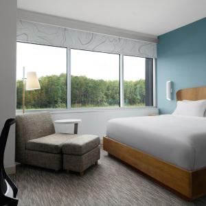 King Studio with Sofa Bed - Hearing Accessible