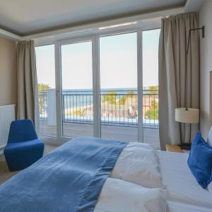 Penthouse Suite with Balcony and Partial Sea View (no pets)