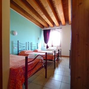 Triple Room with 3 Single Beds