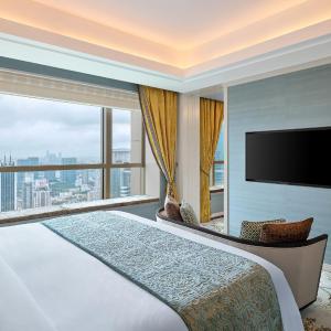 The Manor Suite