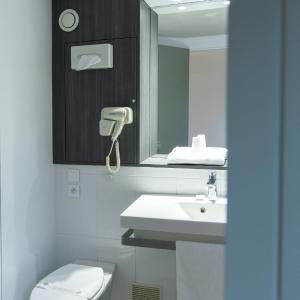 Triple Room (1 Double Bed + 1 Single Bed)