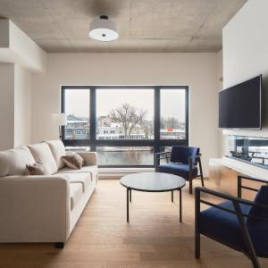 305 - 3rd Floor One Bedroom Suite, King Bed, Lake View