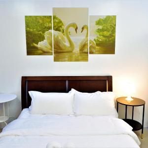 Deluxe Queen Suite