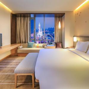 Deluxe King Suite