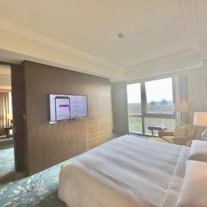 Suite, Executive lounge access, Executive Suite, 1 King