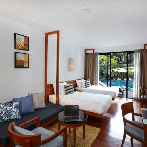 Premier Pool Studio Room