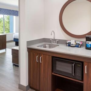 Queen Room with Two Queen Beds - Hearing Access/Non-Smoking