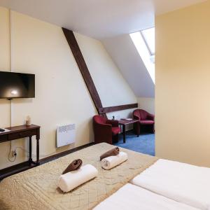 Standard Double Room M7 in Manor Building